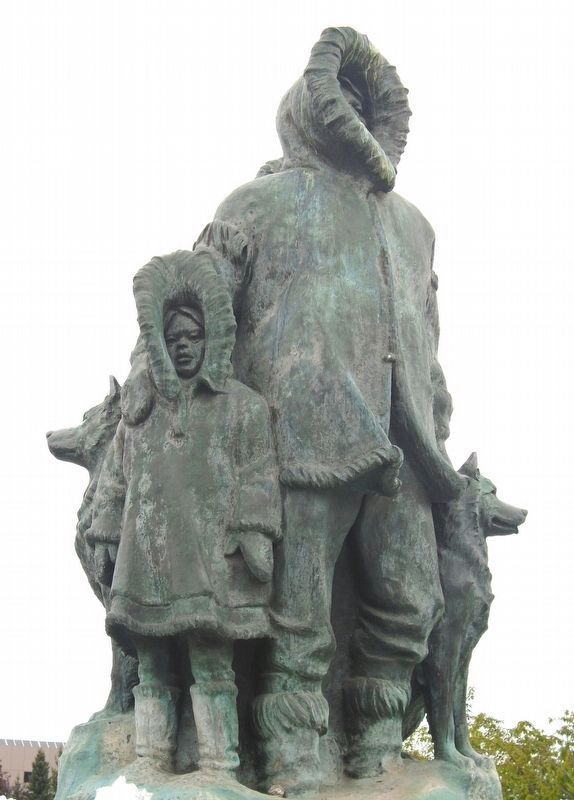 "Unknown First Family" Statue image. Click for full size.