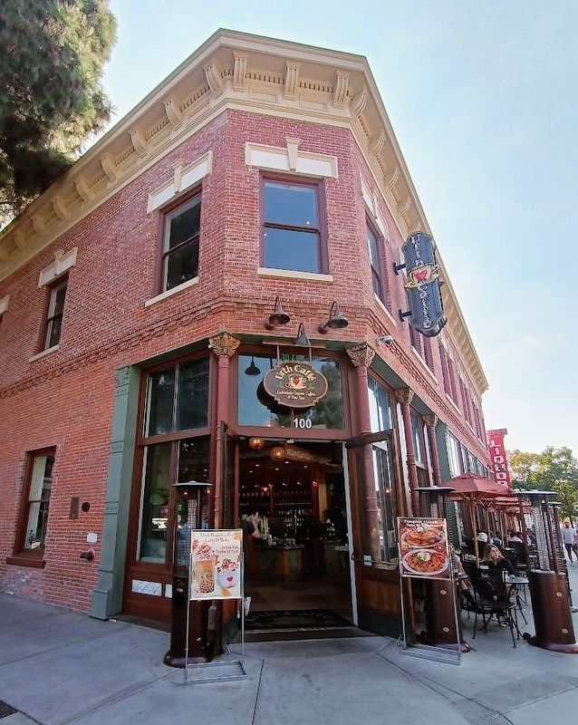 Urth Caffe/Armor Building Exterior. Click for full size. Urth Caffe/Armor Building Exterior image. Click for full size.