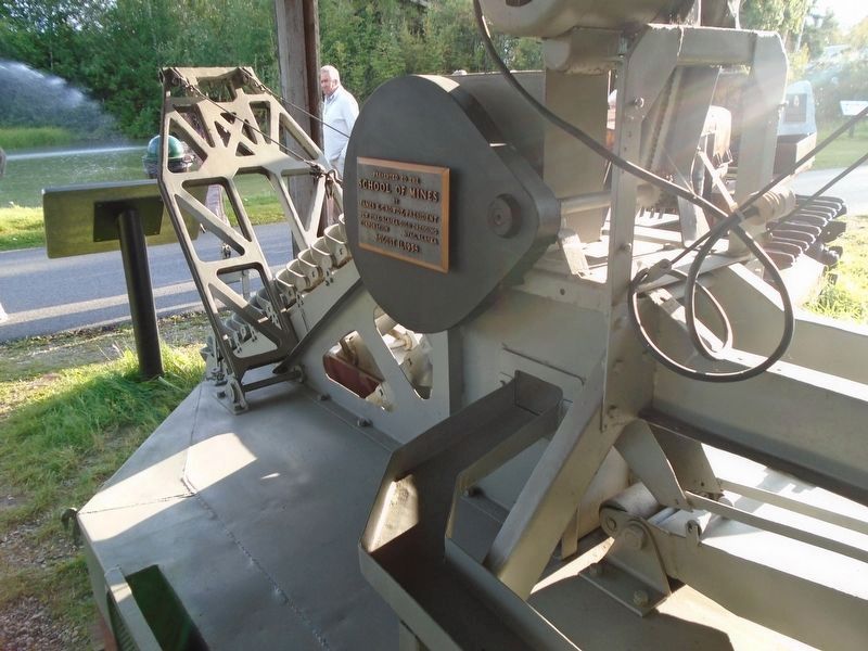 Model Dredge and 1958 Presentation Marker image. Click for full size.