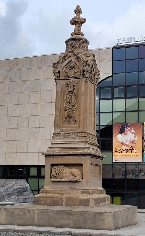 Front side to the Veteranendenkmal / Veterans Memorial image. Click for full size.