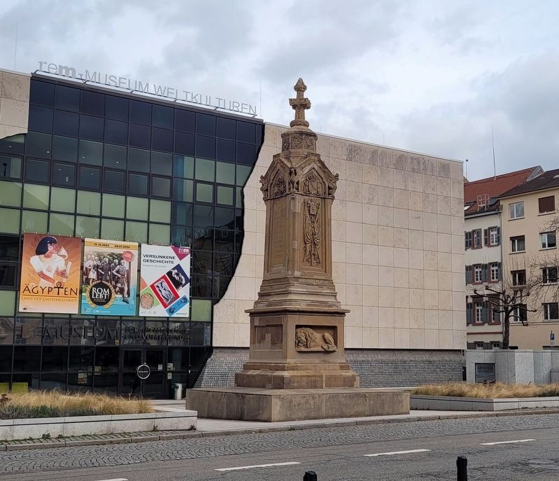 The view of the memorial in front of the Reiss-Engelhorn-Museen (Museum Weltkulturen) image. Click for full size.