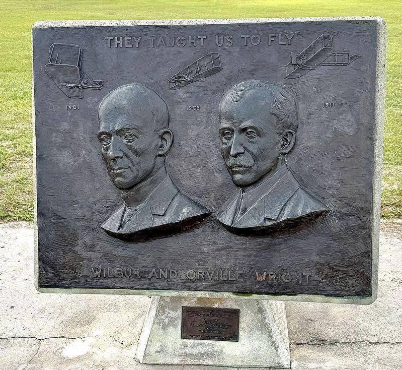 Wilbur and Orville Wright Monument image. Click for full size.