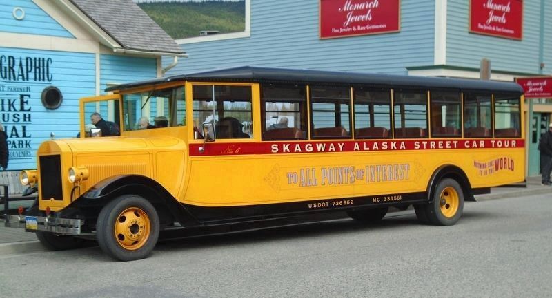 Vintage Tour Bus image. Click for full size.