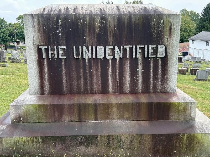 Memorial to the unidentified victims of the fire (reverse) image. Click for full size.