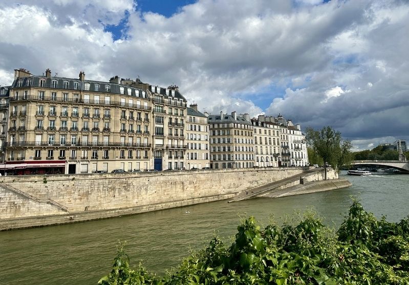Ile Saint-Louis from the marker site. Click for full size. Ile Saint-Louis from the marker site image. Click for full size.