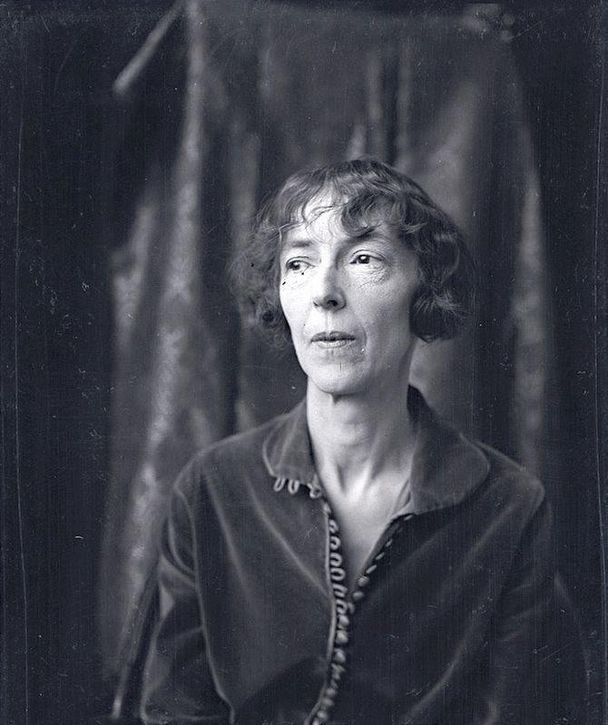 Mazo de la Roche, ca 1927. Click for full size. Mazo de la Roche, ca 1927 image. Click for full size.