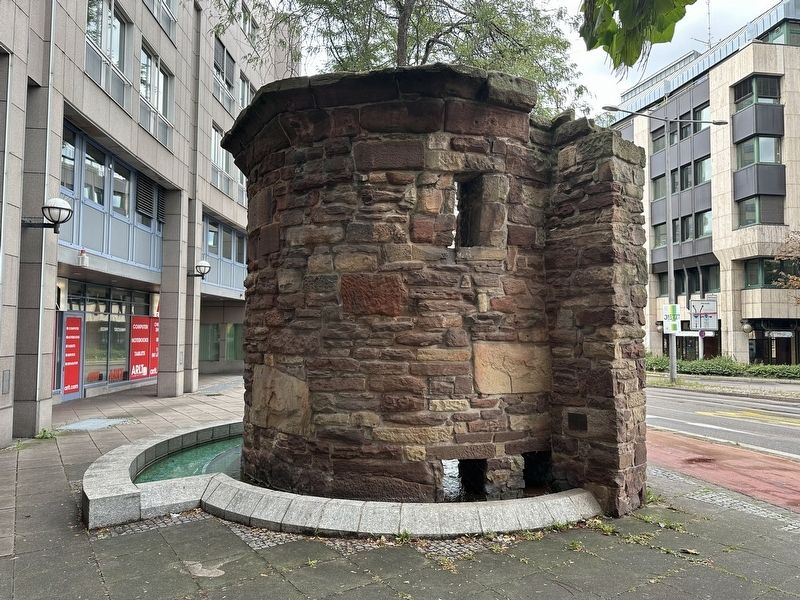 Rest eines Rundturms / Remains of a Round Tower and Marker. Click for full size. Rest eines Rundturms / Remains of a Round Tower and Marker image. Click for full size.