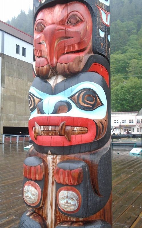 Kaagwaantaan Kootéeyaa Eagle and Bear Totem Detail. Click for full size. Kaagwaantaan Kootéeyaa Eagle and Bear Totem Detail image. Click for full size.