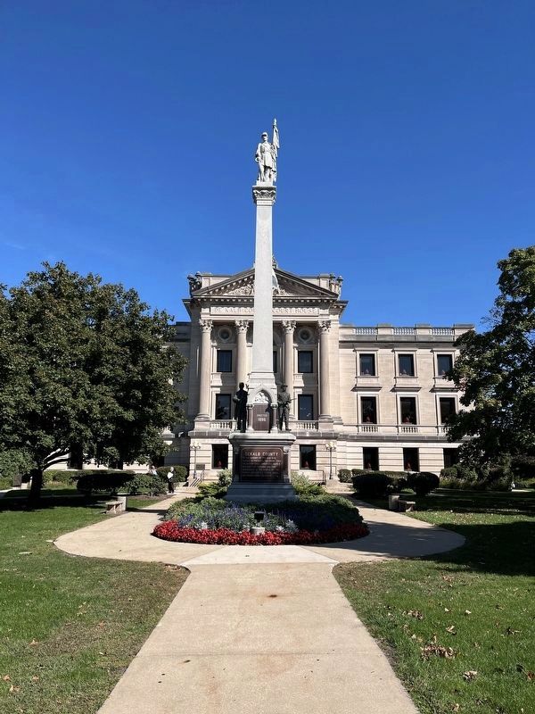 DeKalb County Courthouse. Click for full size. DeKalb County Courthouse image. Click for full size.