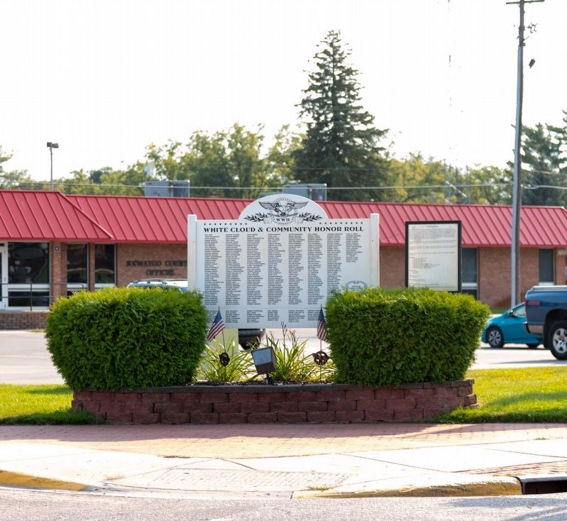 White Cloud & Community Honor Roll<br>and Veterans Memorial Park Sign image. Click for full size.