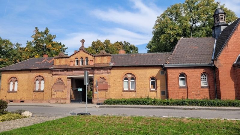 The front entrance to the Käfertal Cemetery. Click for full size. The front entrance to the Käfertal Cemetery image. Click for full size.
