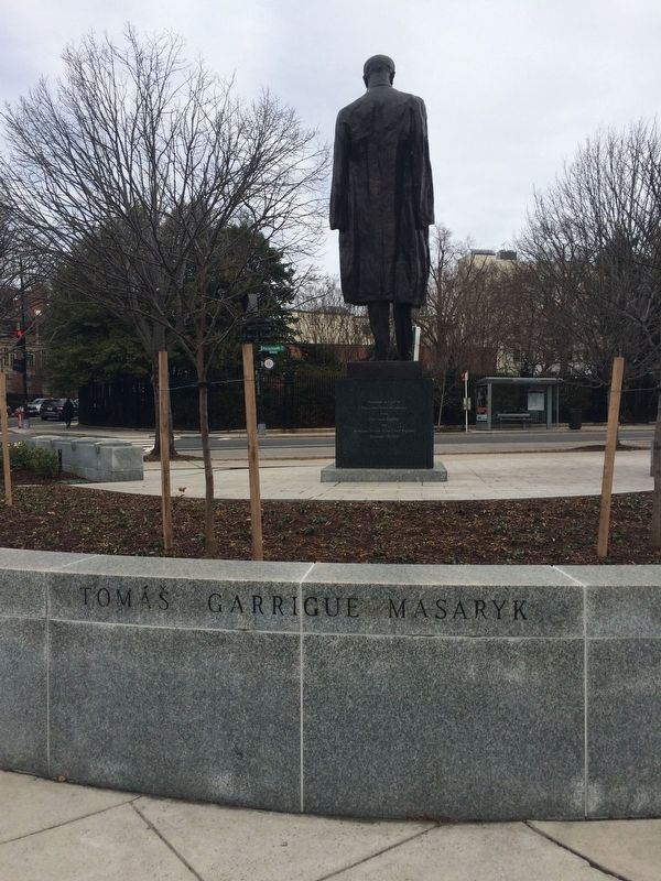 Back side of statue image. Click for full size.