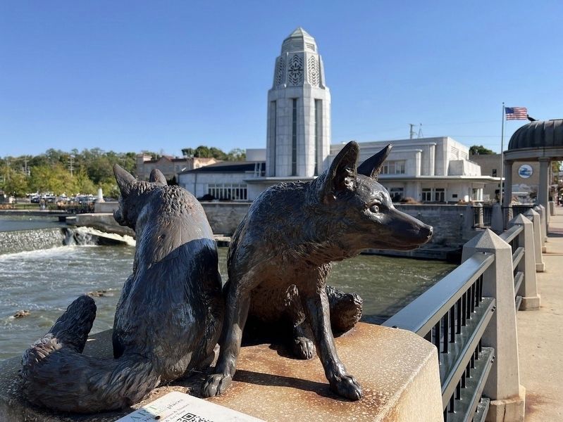 Fox statues. Click for full size. Fox statues image. Click for full size.