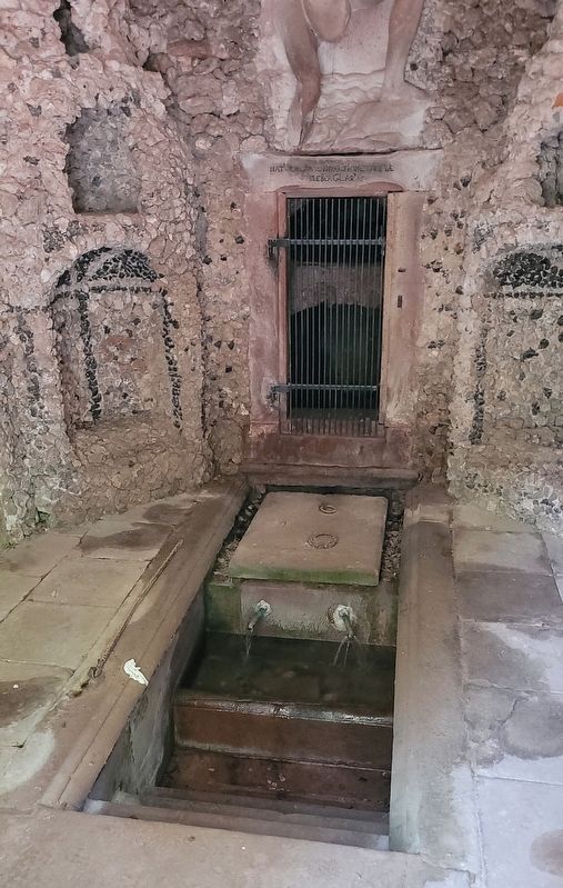 The inside view of the Lower Prince's Fountain. Click for full size. The inside view of the Lower Prince's Fountain image. Click for full size.