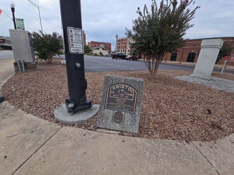 Wide view of Bristol Marker in planter at intersection of State St./ MLK Jr. Blvd image. Click for full size.