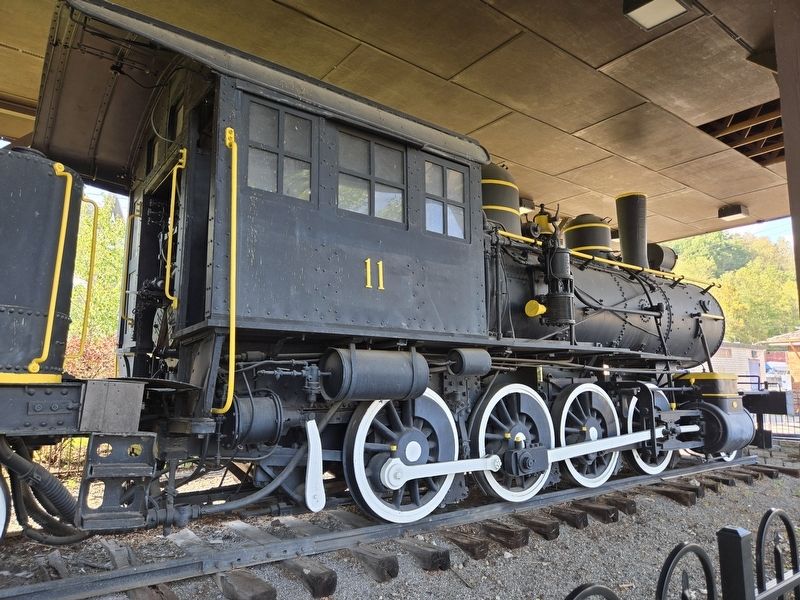 Wide view of Locomotive No. 11 image. Click for full size.