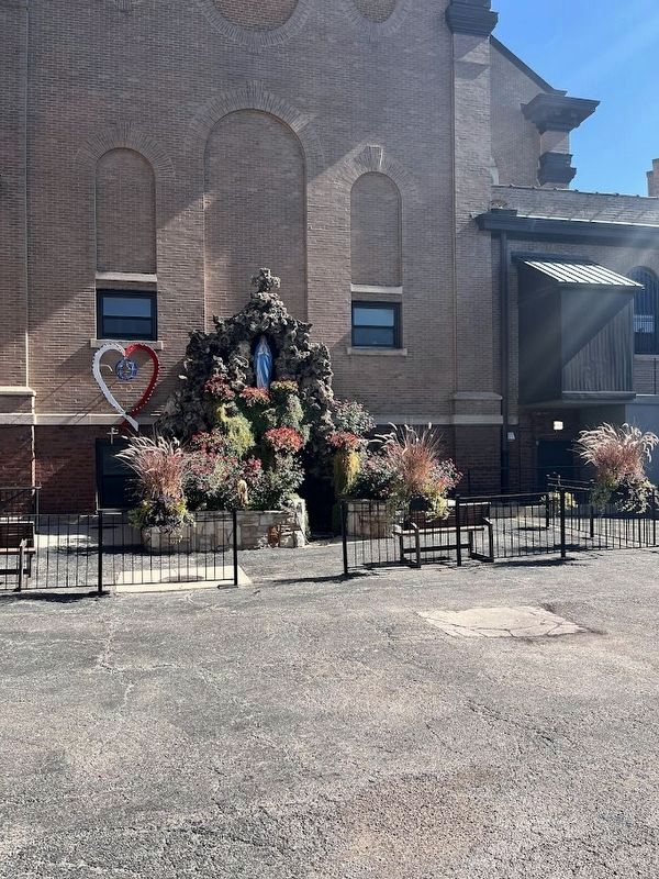 Shrine behind Holy Trinity Church image. Click for full size.