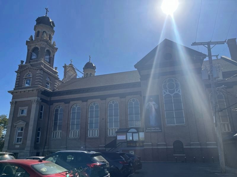 Holy Trinity Church from the side image. Click for full size.