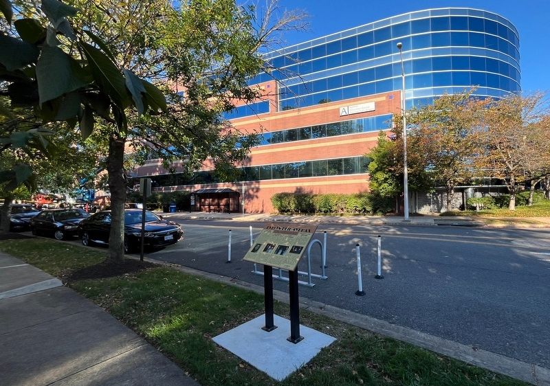 Evelyn Reid Syphax Marker across the street from Arlington County's Syphax Education Center image. Click for full size.