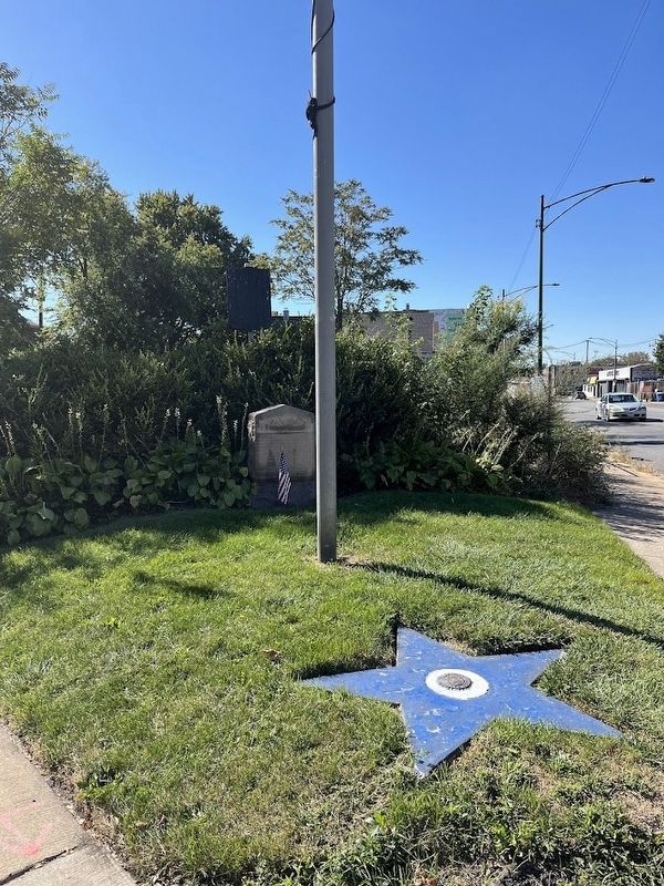 Marquette and Jolliet Memorial image. Click for full size.