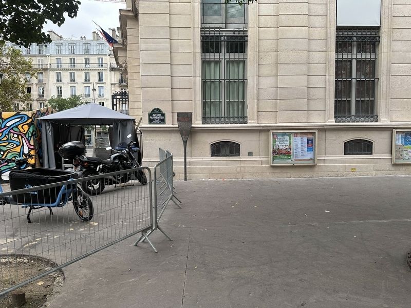 Place L�on Blum Marker - wide view image. Click for full size.