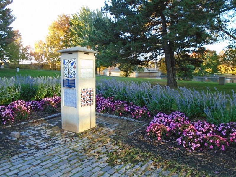 Iznik Tiles/Céramique d'Iznik and Marker. Click for full size. Iznik Tiles/Céramique d'Iznik and Marker image. Click for full size.
