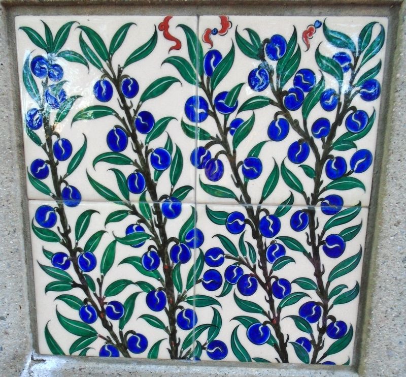 Iznik Tiles/Céramique d'Iznik. Click for full size. Iznik Tiles/Céramique d'Iznik image. Click for full size.