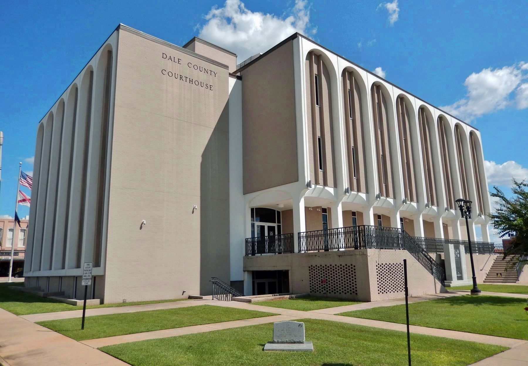 Dale County Courthouse. Click for full size. Dale County Courthouse image. Click for full size.