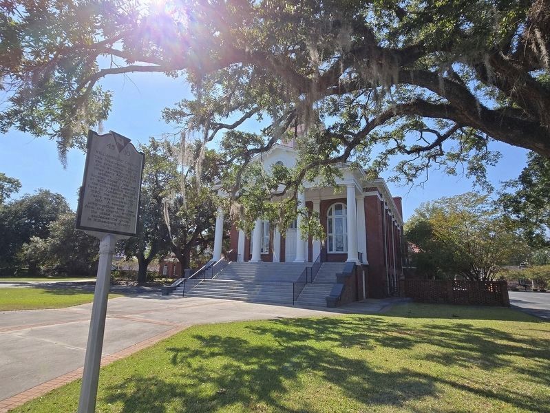 Williamsburg Church and Marker. Click for full size. Williamsburg Church and Marker image. Click for full size.