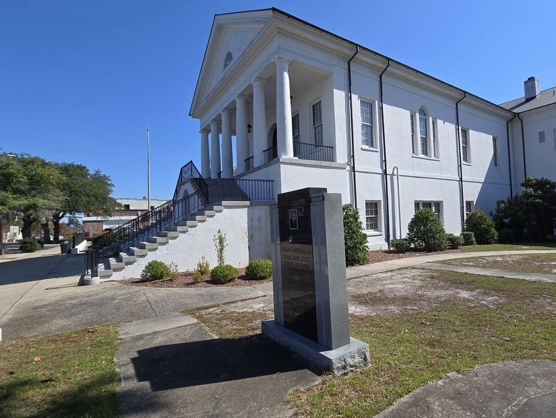Williamsburg Courthouse northwest corner image. Click for full size.