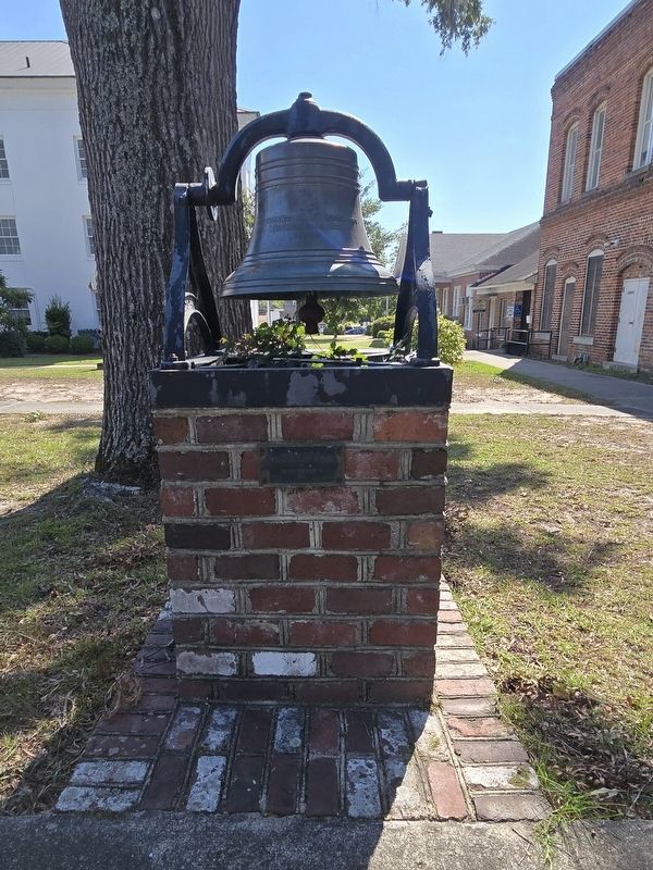 Williamsburg County Veterans Memorial located at the NW corner of the building image. Click for full size.