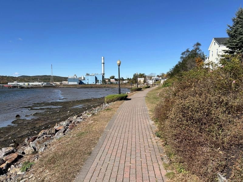 View of the Markers and the Bucksport Waterfront Walkway image. Click for full size.