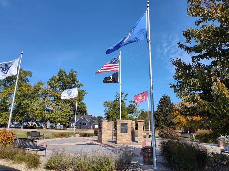 Hamilton Veterans Memorial image. Click for full size.