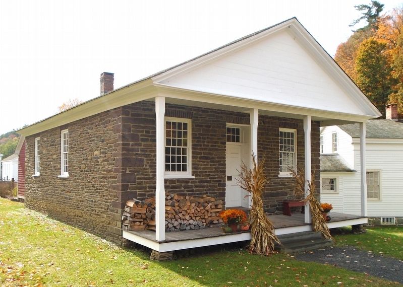 Filer's Corners Schoolhouse and Marker. Click for full size. Filer's Corners Schoolhouse and Marker image. Click for full size.
