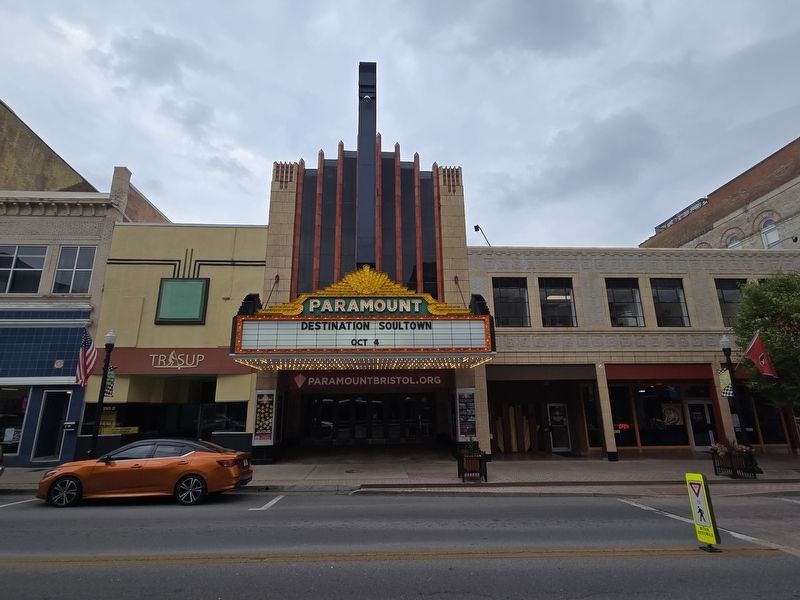 Full view Paramount Theatre front image. Click for full size.
