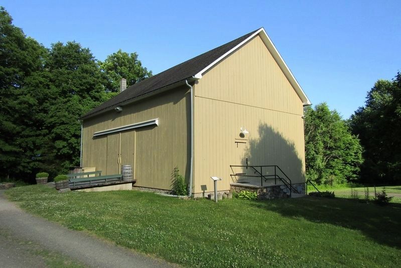 The Munger Barn and Marker image. Click for full size.