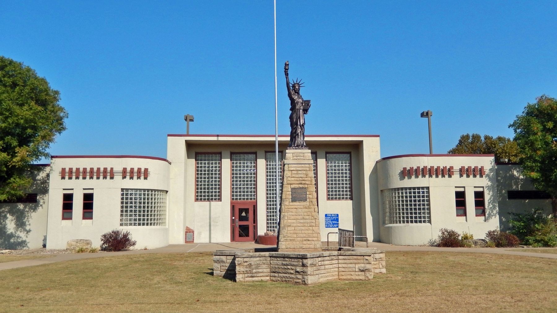 Replica of the Statue of Liberty image. Click for full size.