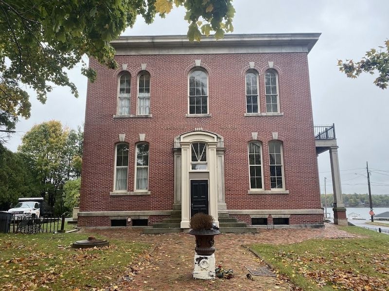 The back of the Custom House image. Click for full size.