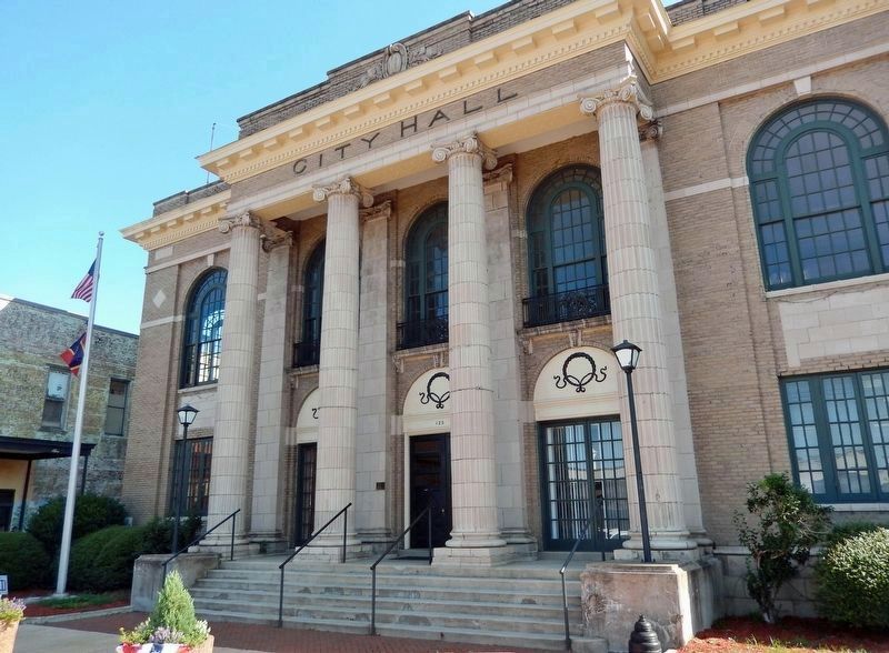 Aberdeen City Hall (<i>north/front portico</i>) image. Click for full size.