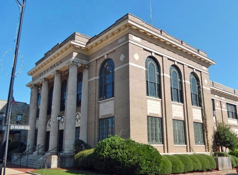Aberdeen City Hall (<i>northwest elevation</i>) image. Click for full size.