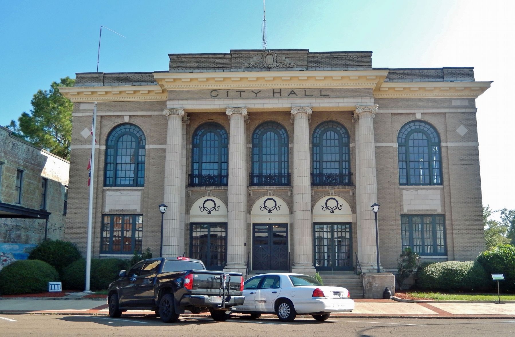 Aberdeen City Hall (<i>north/front elevation</i>) image. Click for full size.