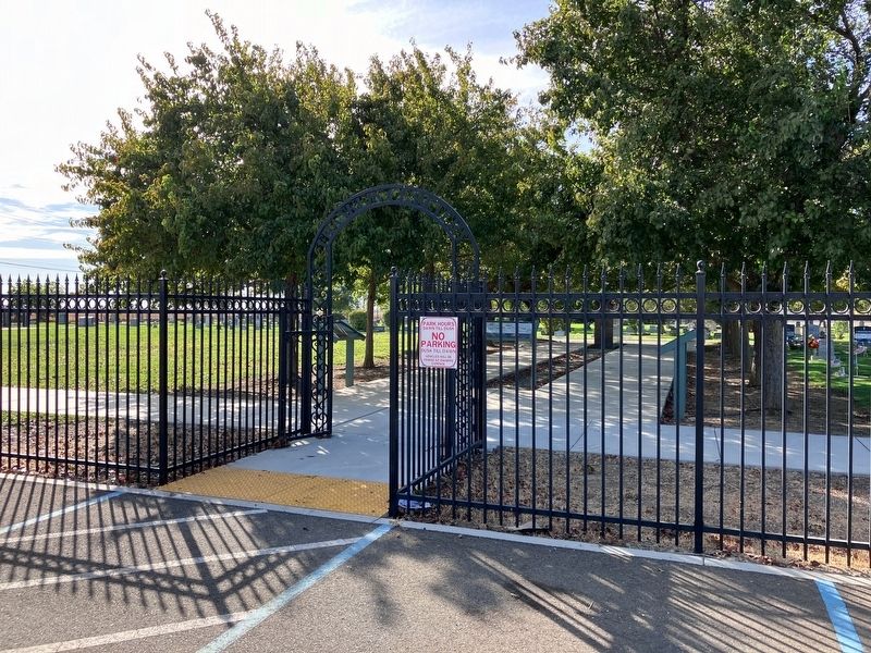 Entrance to Franklin Cemetery image. Click for full size.