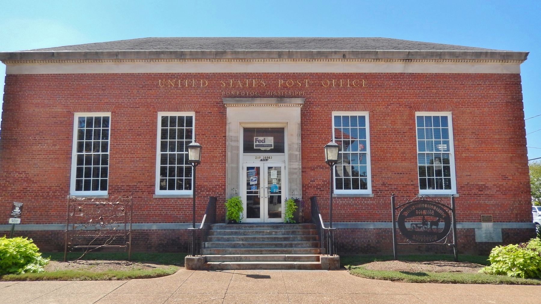United States Post Office, Pontotoc, Mississippi (<i>east/front elevation</i>). Click for full size. United States Post Office, Pontotoc, Mississippi (<i>east/front elevation</i>) image. Click for full size.