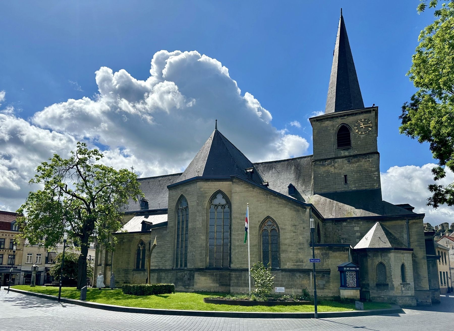 Mariakapel / Marian Chapel and marker image. Click for full size.