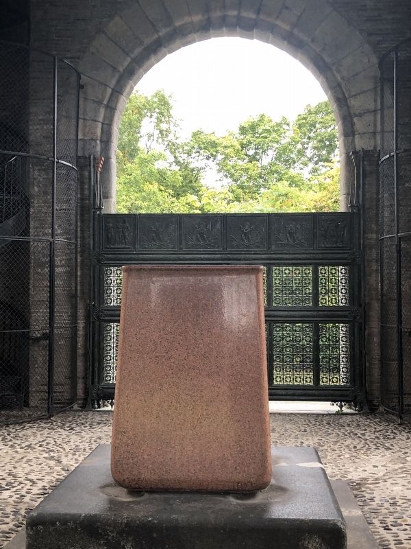 Site of George Washington Statue image. Click for full size.