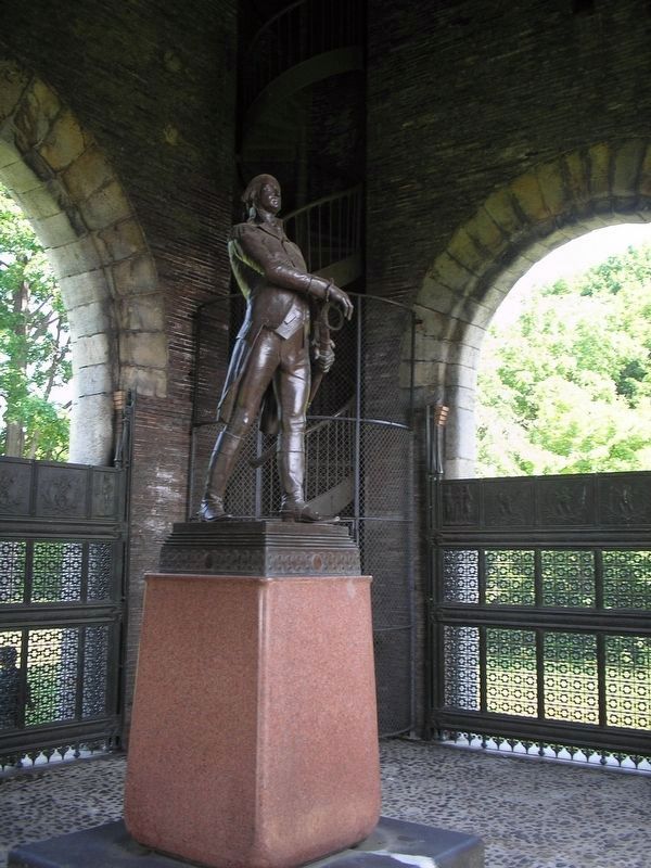 George Washington Statue (before removal) image. Click for full size.