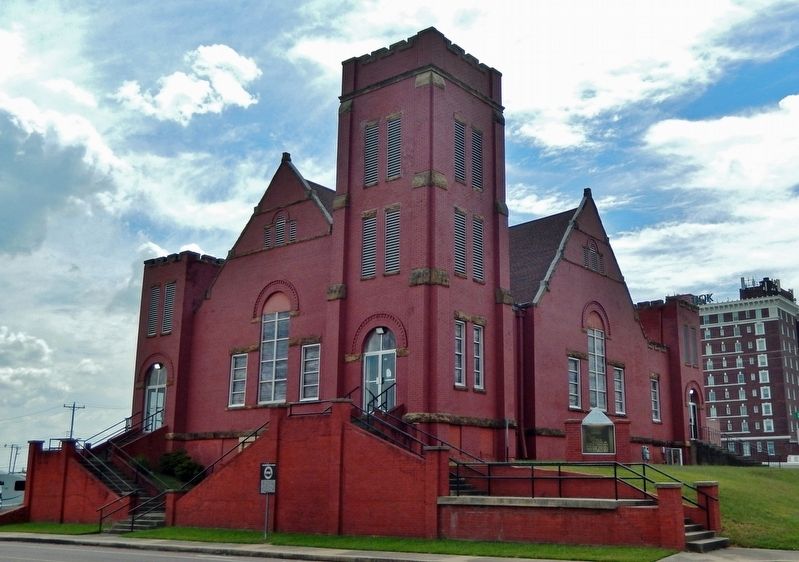 First Missionary Baptist Church (<i>northwest elevation</i>) image. Click for full size.