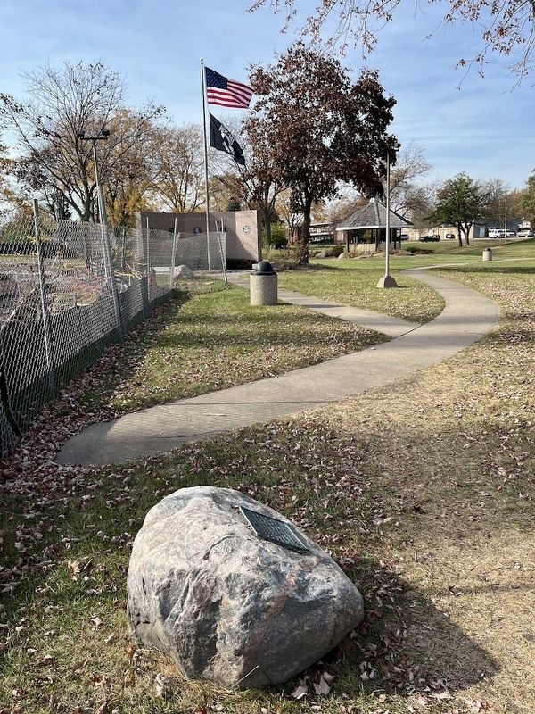 Bensenville Veterans Memorial image. Click for full size.