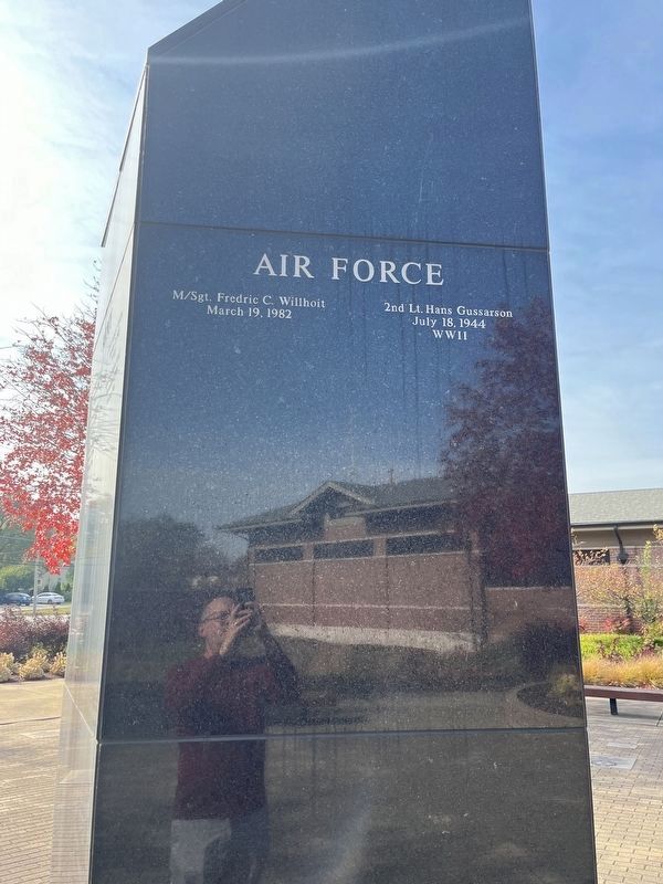 City of Wood Dale Veterans Memorial: Air Force image. Click for full size.