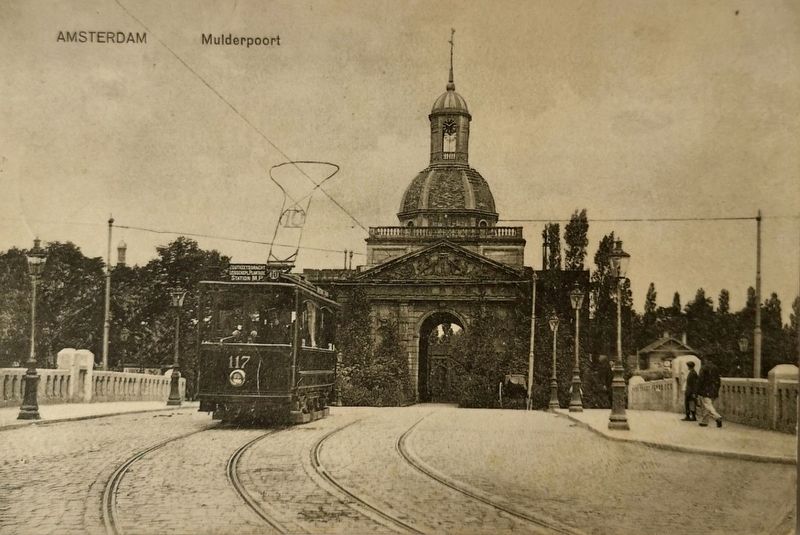 Muiderpoort - looking north from what is now the Henri�tte Pimentelbrug image. Click for full size.